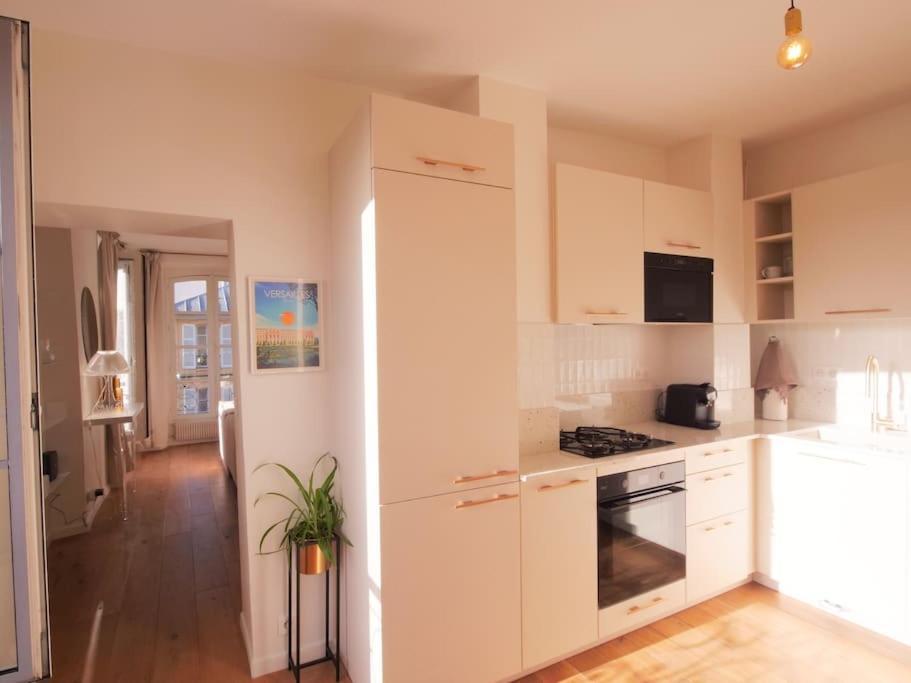 Charme Et Modernite Au Coeur Du Quartier St Louis Apartment Versailles Exterior photo