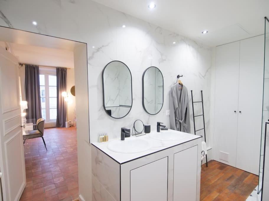 Charme Et Modernite Au Coeur Du Quartier St Louis Apartment Versailles Exterior photo