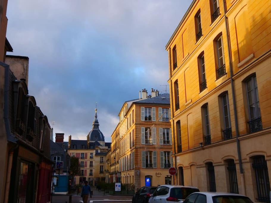 Charme Et Modernite Au Coeur Du Quartier St Louis Apartment Versailles Exterior photo